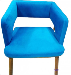 Кресло голубой велюр ножки дерево